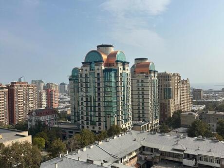 5 otaqlı mənzil, 221 m², Jalə Plaza, 1 800 AZN