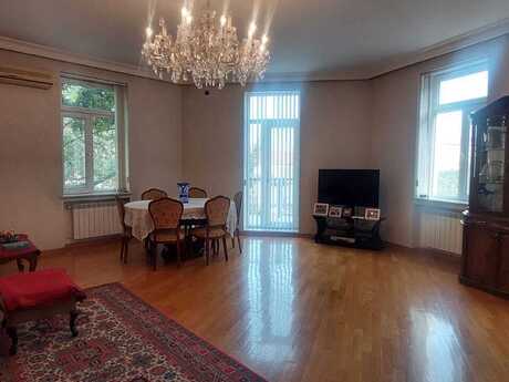 İçəri Şəhərdə 4 otaqlı köhnə tikili mənzil satılır, 102 m², 450 000 AZN, şəkil 2 / 12