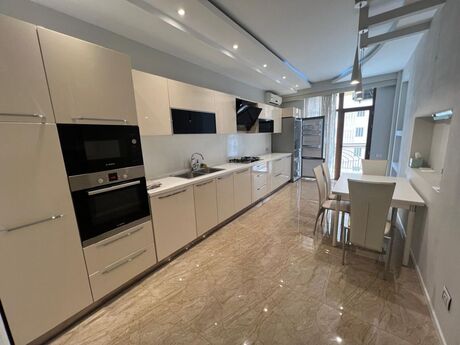 28 Mayda 3 otaqlı yeni tikili mənzil kirayə verilir, 145 m², 1 500 AZN/ay, şəkil 2 / 4