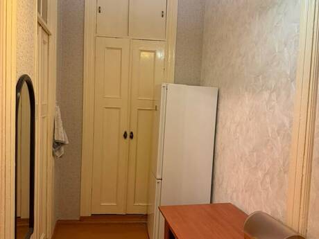 28 Mayda 2 otaqlı köhnə tikili mənzil kirayə verilir, 62 m², 550 AZN/ay, şəkil 5 / 12