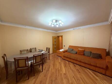 Ağ şəhərdə 3 otaqlı köhnə tikili mənzil satılır, 80 m², 205 000 AZN, şəkil 2 / 12