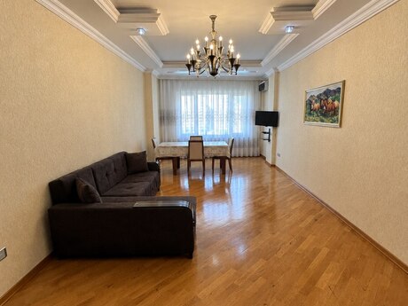 28 Mayda 3 otaqlı yeni tikili mənzil satılır, 150 m², 410 000 AZN, şəkil 2 / 12