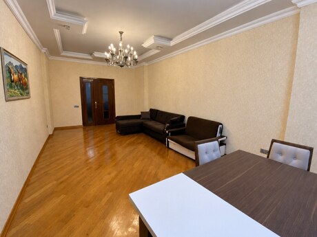 28 Mayda 3 otaqlı yeni tikili mənzil satılır, 150 m², 410 000 AZN, şəkil 3 / 12