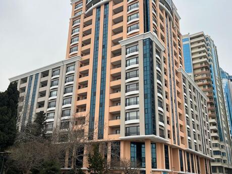 4 otaqlı mənzil, 184 m², 28 May, 1 281 000 AZN