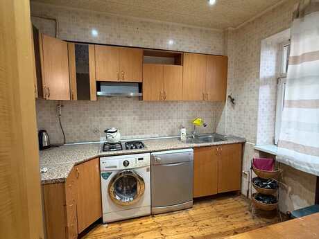 Gənclikdə 3 otaqlı köhnə tikili mənzil kirayə verilir, 72 m², 950 AZN/ay, şəkil 3 / 8