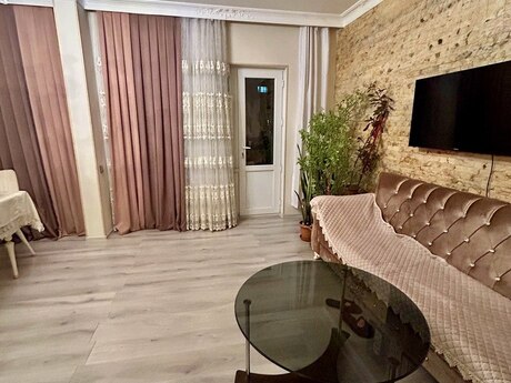 Продаётся 5-комнатная квартира в новостройке, Yeni Yasamal, 110 м², 248 000 AZN, фото 3 / 12