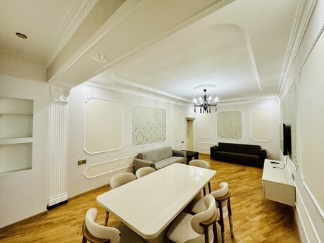 2 otaqlı mənzil, 102 m², 28 May, 1 250 AZN