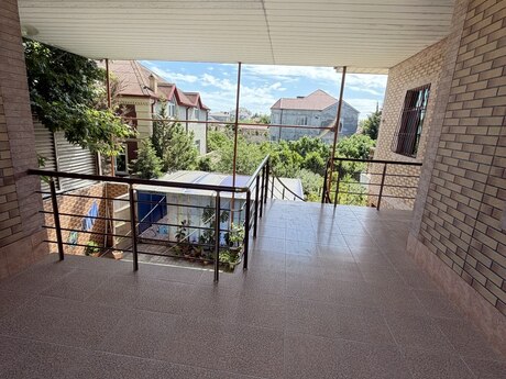 Mərdəkanda 7 otaqlı həyət evi satılır, 238 m², 335 000 AZN, şəkil 2 / 12