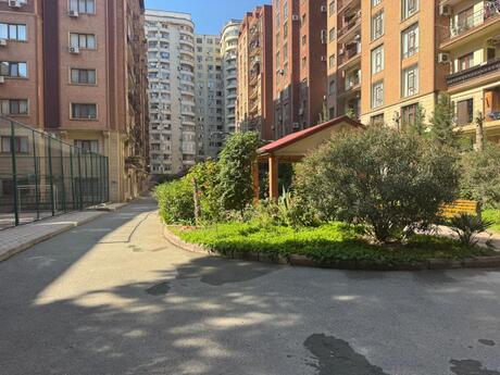 4 otaqlı mənzil, 185 m², Gənclik, 525 000 AZN