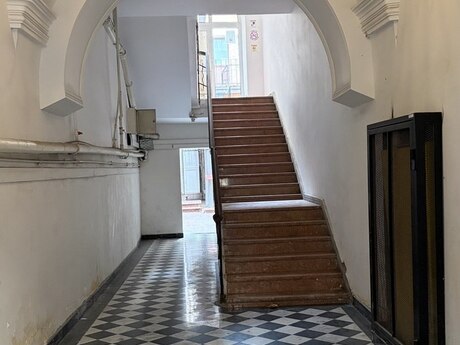 Sahildə 5 otaqlı köhnə tikili mənzil kirayə verilir, 300 m², 5 000 AZN/ay, şəkil 4 / 12