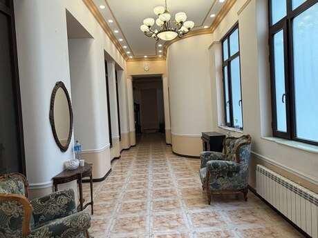 Sahildə 5 otaqlı köhnə tikili mənzil kirayə verilir, 300 m², 5 000 AZN/ay, şəkil 5 / 12