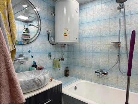 Gənclikdə 2 otaqlı köhnə tikili mənzil satılır, 70 m², 204 999 AZN, şəkil 3 / 8