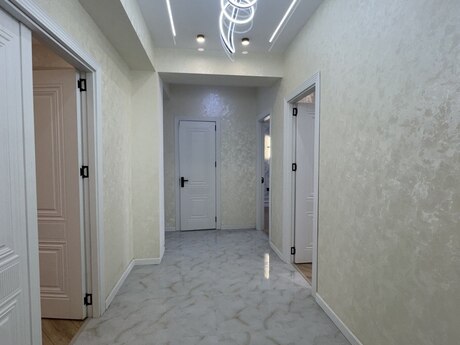 3 otaqlı mənzil, 110 m², İnşaatçılar, 279 000 AZN