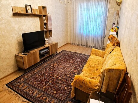 28 Mayda 2 otaqlı köhnə tikili mənzil satılır, 73 m², 229 500 AZN, şəkil 3 / 9