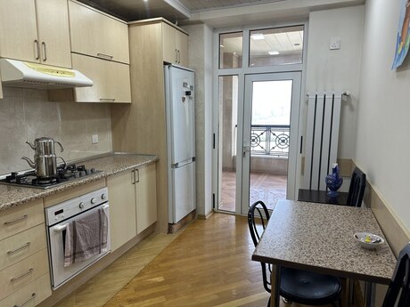 İçəri Şəhərdə 4 otaqlı köhnə tikili mənzil kirayə verilir, 140 m², 1 500 AZN/ay, şəkil 3 / 11