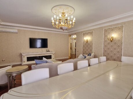 Sahildə 4 otaqlı yeni tikili mənzil satılır, 215 m², 1 050 000 AZN, şəkil 2 / 12