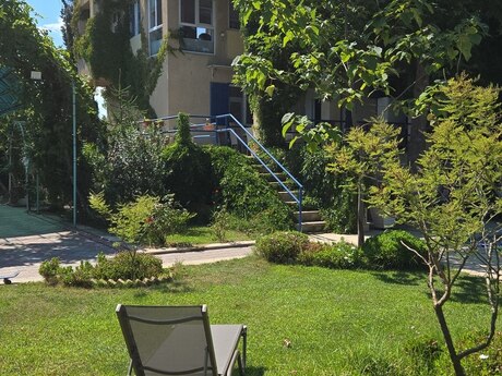 8 otaq · 300 m², Bilgəh