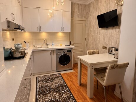 Продаётся 3-комнатная квартира в старом фонде, Nəsimi, 90 м², 239 000 AZN, фото 2 / 12