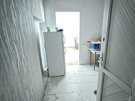 28 Mayda 2 otaqlı köhnə tikili mənzil kirayə verilir, 40 m², 700 AZN/ay, şəkil 4 / 6