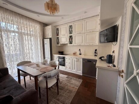 Сдаётся 3-комнатная квартира в новостройке, Şah İsmayıl Xətai, 115 м², 3 000 AZN/мес, фото 3 / 12