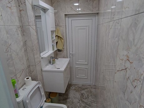 Продаётся 3-комнатная квартира в старом фонде, Azadlıq Prospekti, 66 м², 165 000 AZN, фото 3 / 12