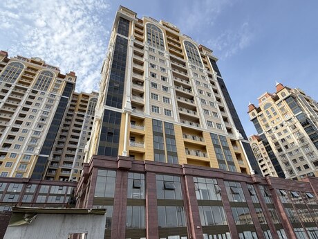 Triumph Palace kompleksində 3 otaqlı yeni tikili mənzil satılır, 80 m², 280 000 AZN, şəkil 2 / 12