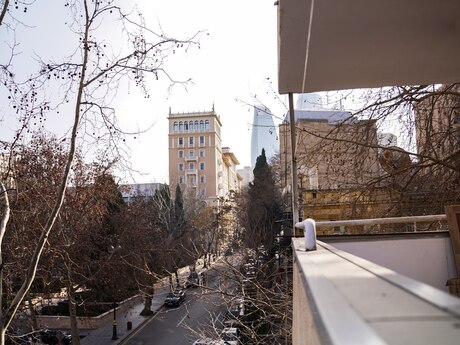 2 otaq · 70 m² · 4/9 mərtəbə, İçəri Şəhər