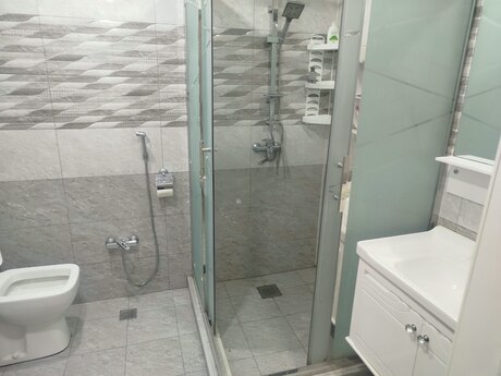 Main MTK kompleksində 3 otaqlı yeni tikili mənzil kirayə verilir, 77 m², 600 AZN/ay, şəkil 4 / 4
