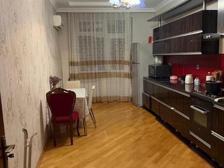 3-room new-build apartment for rent in Neftçilər, 150 m², 800 AZN/mo, photo 2 / 10