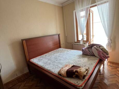 9-cu mikrorayonda 4 otaqlı köhnə tikili mənzil satılır, 100 m², 220 000 AZN, şəkil 2 / 12
