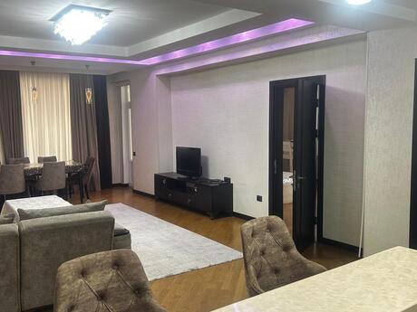 3 otaqlı mənzil, 120 m², Nizami, 1 100 AZN