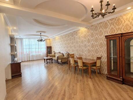 3 otaqlı mənzil, 150 m², Azadlıq Prospekti, 370 000 AZN