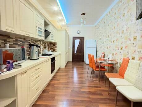 3-room new-build apartment for rent in Şah İsmayıl Xətai, 140 m², 1 300 AZN/mo, photo 5 / 12