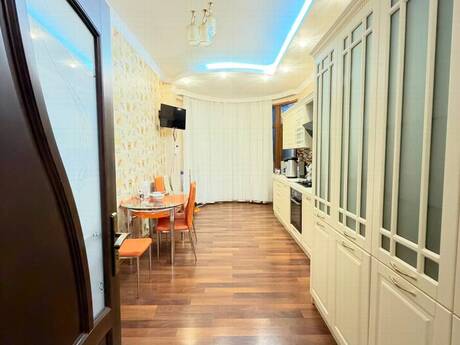 3-room new-build apartment for rent in Şah İsmayıl Xətai, 140 m², 1 300 AZN/mo, photo 4 / 12