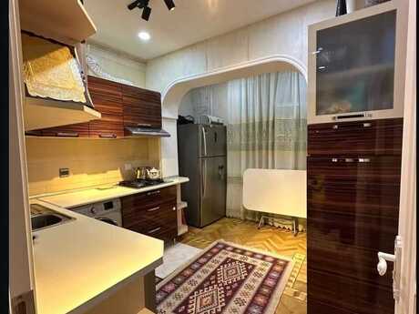 Azadlıq Prospektidə 5 otaqlı köhnə tikili mənzil satılır, 135 m², 300 000 AZN, şəkil 4 / 9