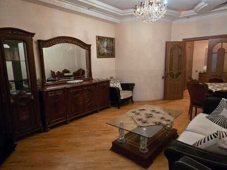 Объявление №6567693 - Баку, м. Элмляр Академиясы, 3-комн., 120 м², 4/14 этаж
