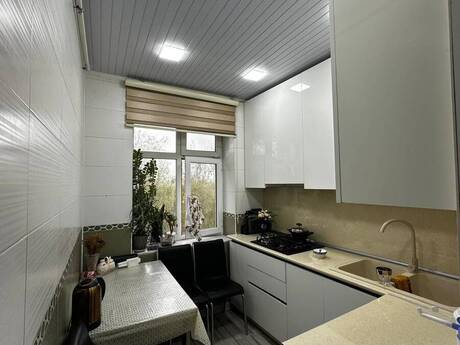 İnşaatçılarda 4 otaqlı köhnə tikili mənzil satılır, 100 m², 230 000 AZN, şəkil 3 / 12