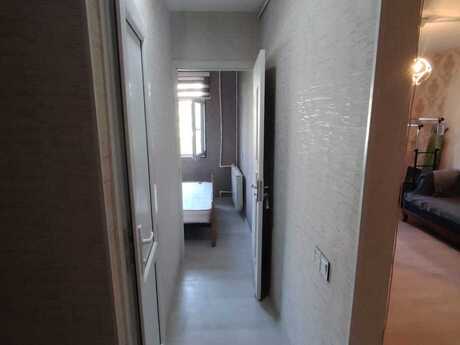 Сдаётся 2-комнатная квартира в старом фонде, Neftçilər, 40 м², 500 AZN/мес, фото 2 / 8