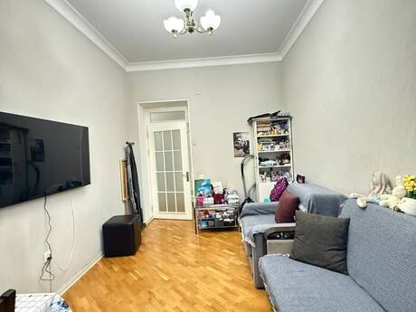 2-room old-build apartment for sale in Elmlər Akademiyası, 65 m², 235 000 AZN, photo 3 / 12