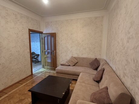 Gənclikdə 3 otaqlı köhnə tikili mənzil kirayə verilir, 90 m², 800 AZN/ay, şəkil 2 / 12