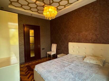 Elmlər Akademiyasında 2 otaqlı köhnə tikili mənzil satılır, 52 m², 225 000 AZN, şəkil 2 / 12
