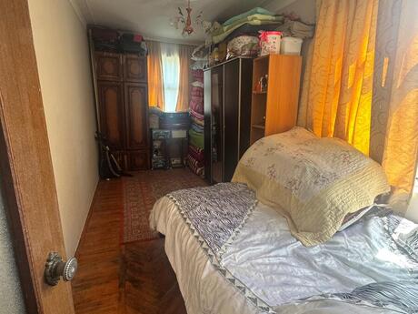 İnşaatçılarda 3 otaqlı köhnə tikili mənzil satılır, 55 m², 155 000 AZN, şəkil 2 / 12