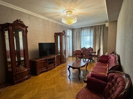 Объявление №6569551 - Баку, м. Иншаатчылар, 3-комн., 130 м², 4/16 этаж