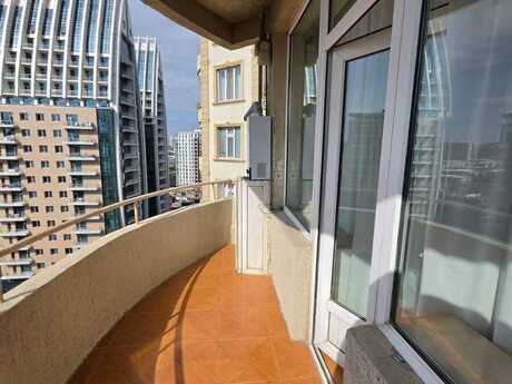 3 otaqlı mənzil, 120 m², İnşaatçılar, 1 000 AZN