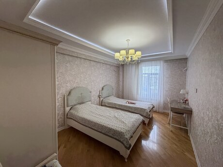 İnşaatçılarda 3 otaqlı yeni tikili mənzil satılır, 110 m², 275 000 AZN, şəkil 5 / 12