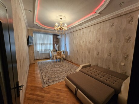 1 otaqlı mənzil, 60 m², İnşaatçılar, 550 AZN