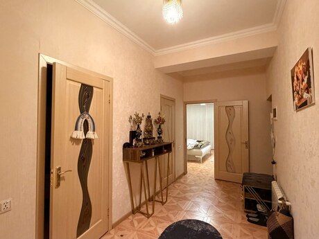 3 otaqlı mənzil, 93 m², İnşaatçılar, 265 000 AZN