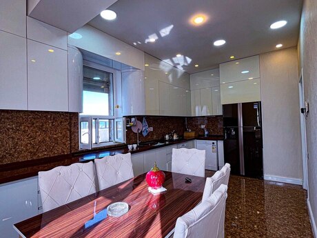 4 otaqlı mənzil, 353 m², 28 May, 1 900 AZN
