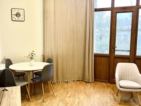 2-room old-build apartment for rent in İçəri Şəhər, 56 m², 1 300 AZN/mo, photo 2 / 12