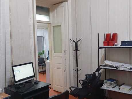 28 Mayda 3 otaqlı köhnə tikili mənzil satılır, 90 m², 215 000 AZN, şəkil 3 / 12